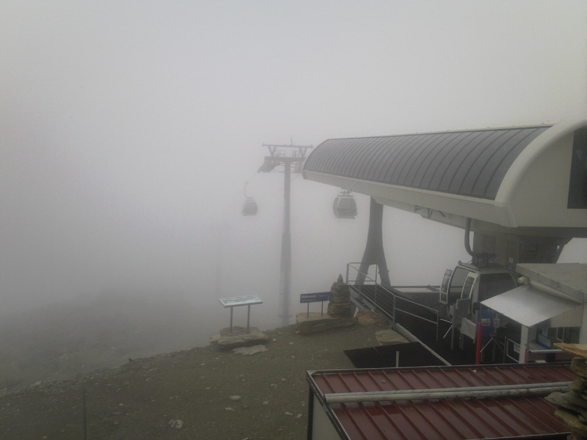Bergstation Hohsaas im Nebel