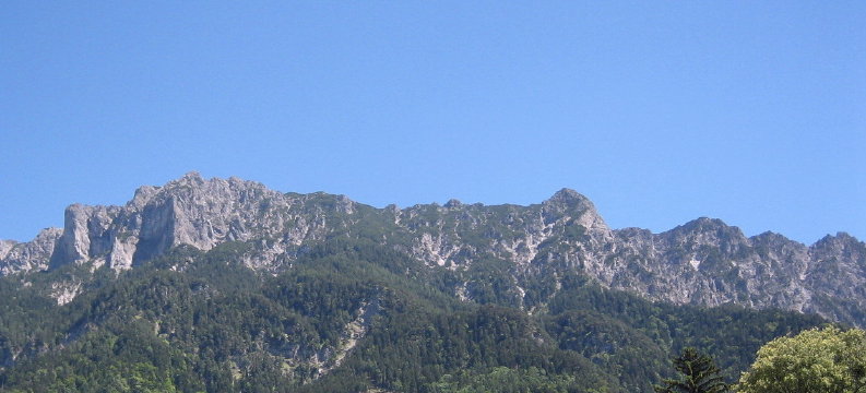 Drei Schwestern01-Bergkette oberhalb von Liechtenstein