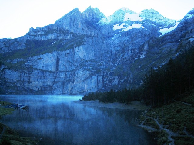 Fründenhütte 1, Oeschinensee mit Blümlisalphorn