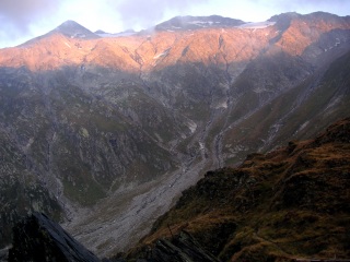 Sonnenaufgang in der Scalettahütte, Piz Medel