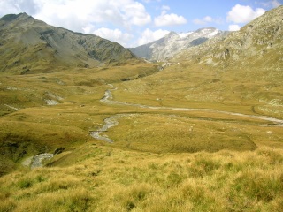 Blick vom Aufstieg ins Val Canal zum Piz Medel