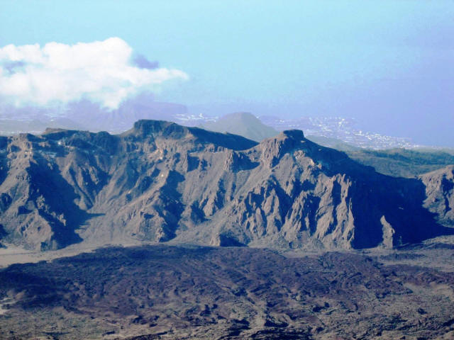 Teide09-Randberge der großen Caldera