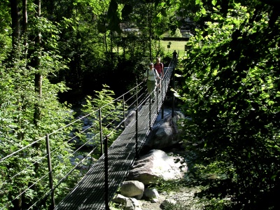 Hängebrücke über die Bavona bei  Cavergno