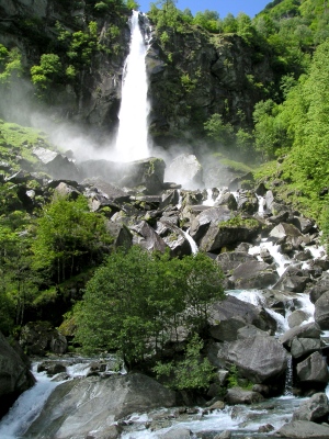 Der mächtige Wasserfall von Foroglio