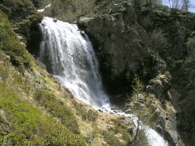 Wasserfall beim Abfluss aus dem Lago di Magnòla
