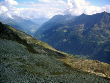 Auf der Südflanke des Pizzo Lucendro, Gipfel der Tessiner Alpen