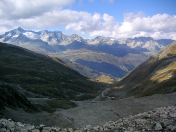 Auf dem Cavannapass, Blick ins Tal der Witenwaserenreuss und ins Urserental, Galenstock, Gletscherhorn, Winterstock u.a.