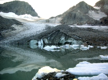 Gletschersee des Witenwaserengletscher, links Witenwaserenstock u. rechts  kl.- u. gr. Leckihorn