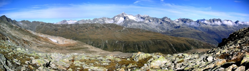 Blick vom Röttelligrat nach Norden. Höchster Gipfel ist der Galenstock